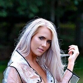 Amber BarelyTeased