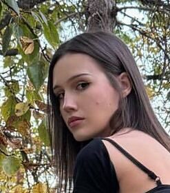 Anna Divine