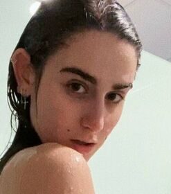 Anna Linares